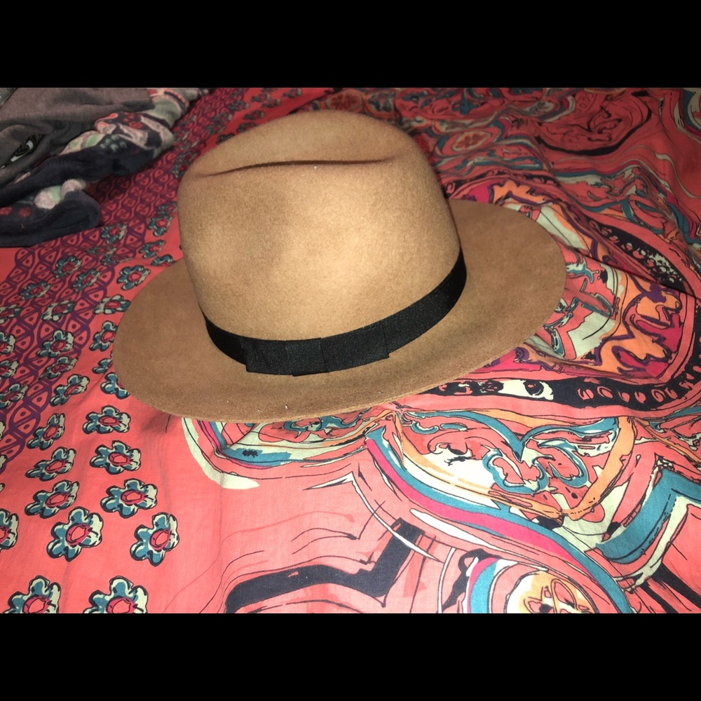 Brown and black floppy hat! Only worn once